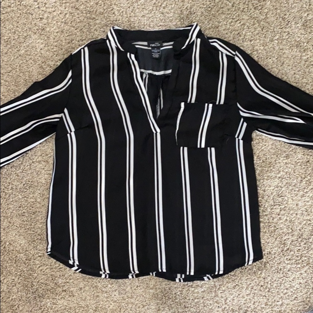 3/4 Black-striped blouse